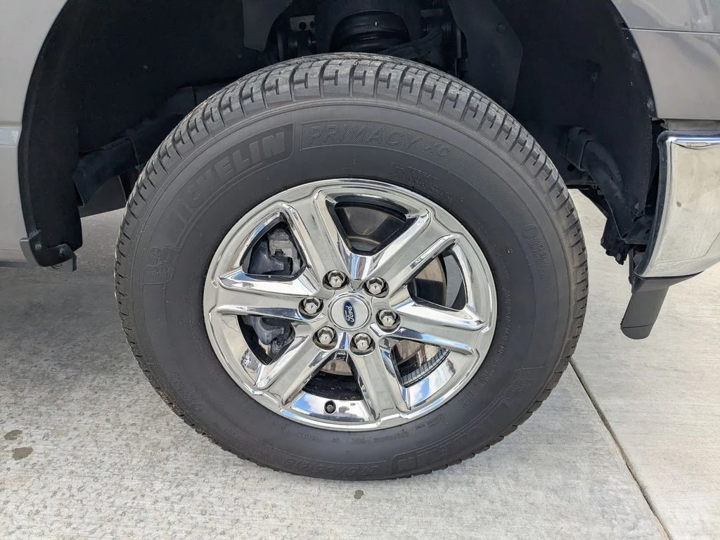 Used 2024 Gray Ford XLT image 12