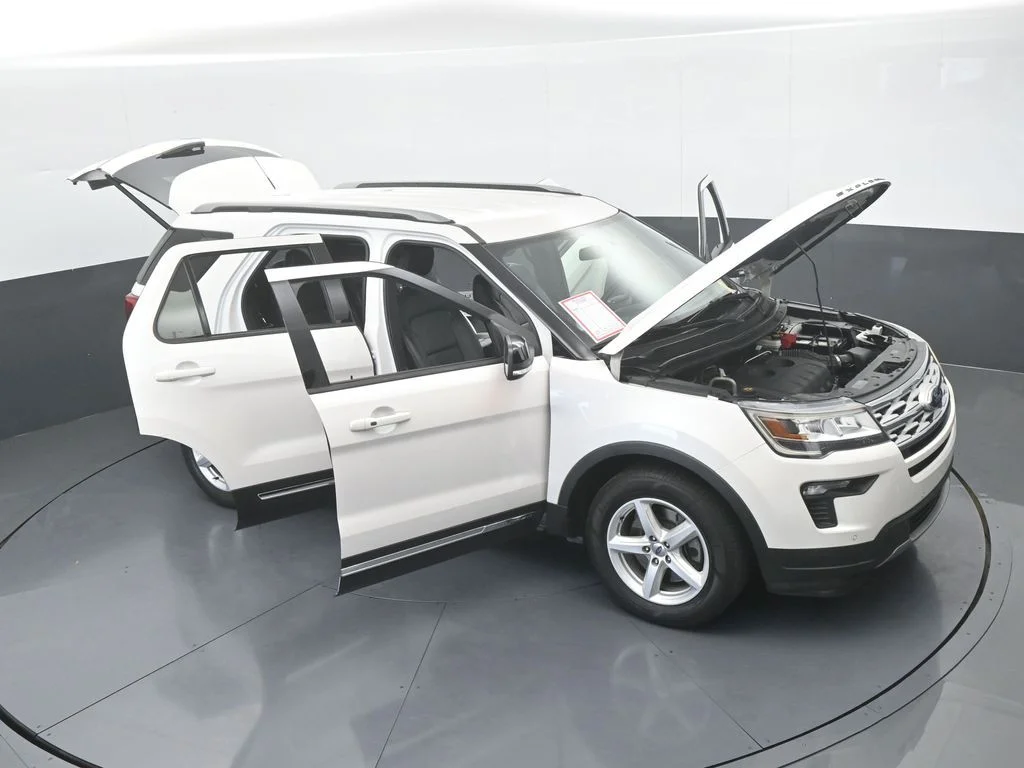 Used 2018 White Platinum Clearcoat Metallic Ford XLT image 72