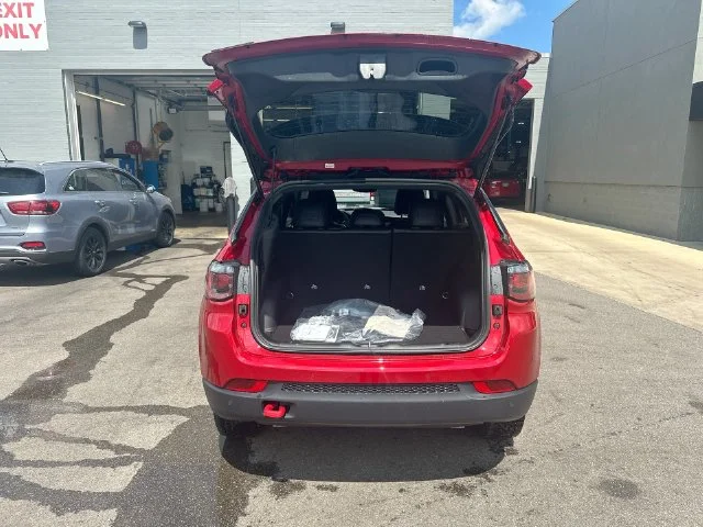 New 2026 Red Hot Pearl-Coat Exterior Paint Jeep Trailhawk image 25