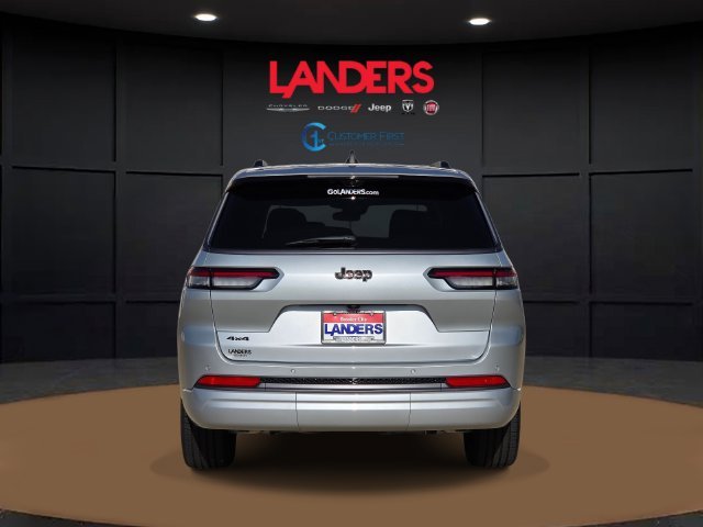 New 2026 Silver Zynith Exterior Paint Jeep Limited Reserve image 4