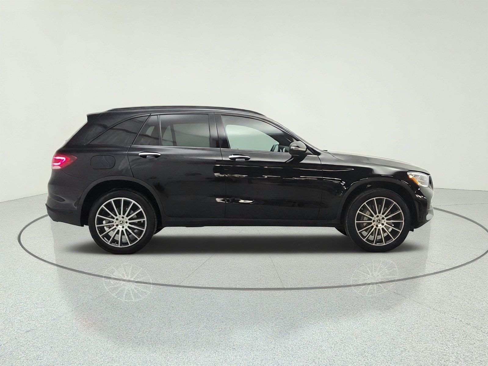 Used 2022 Black Mercedes-Benz GLC 300 SUV image 4