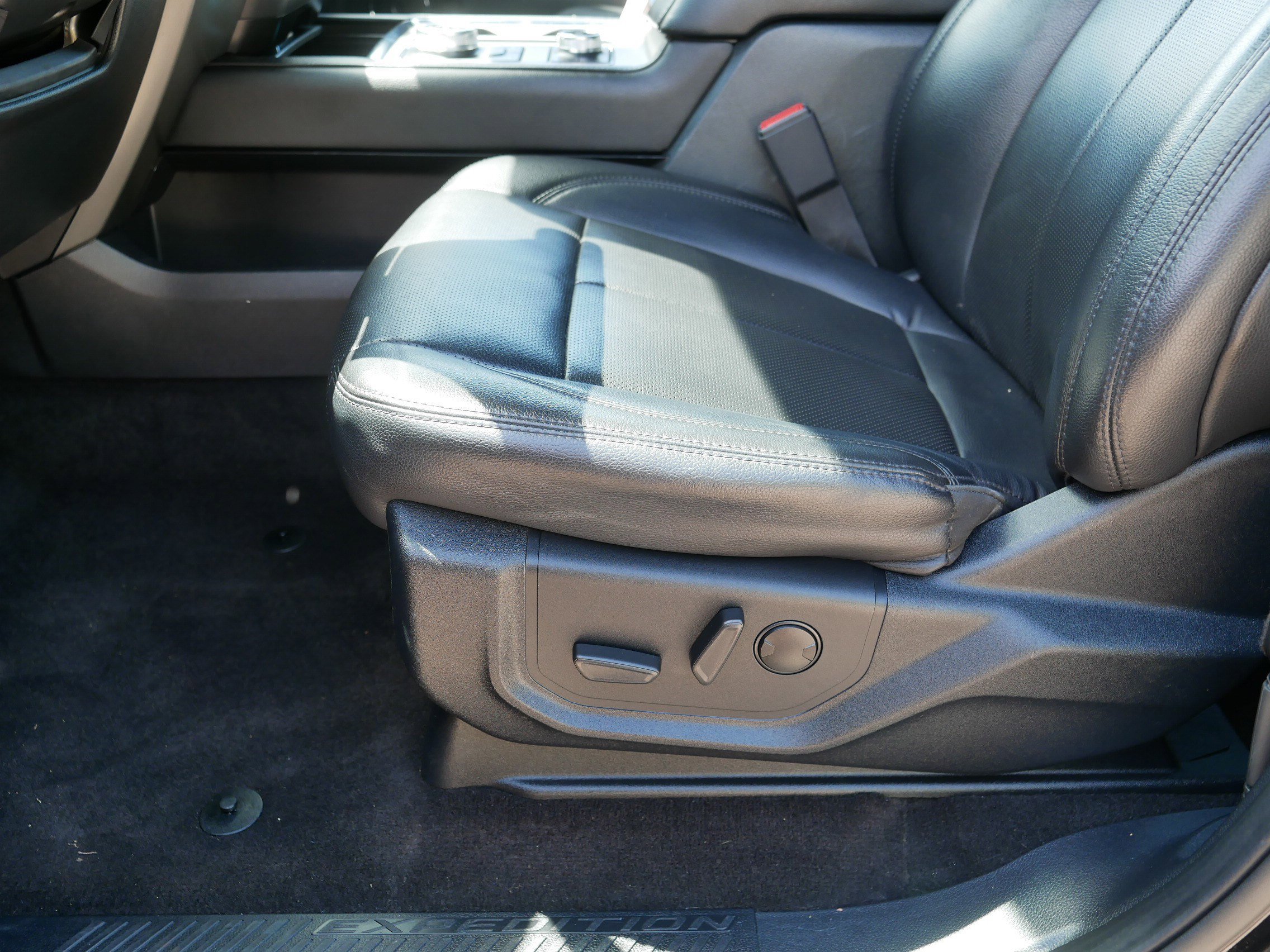 Used 2021 Agate Black Metallic Ford XLT image 20