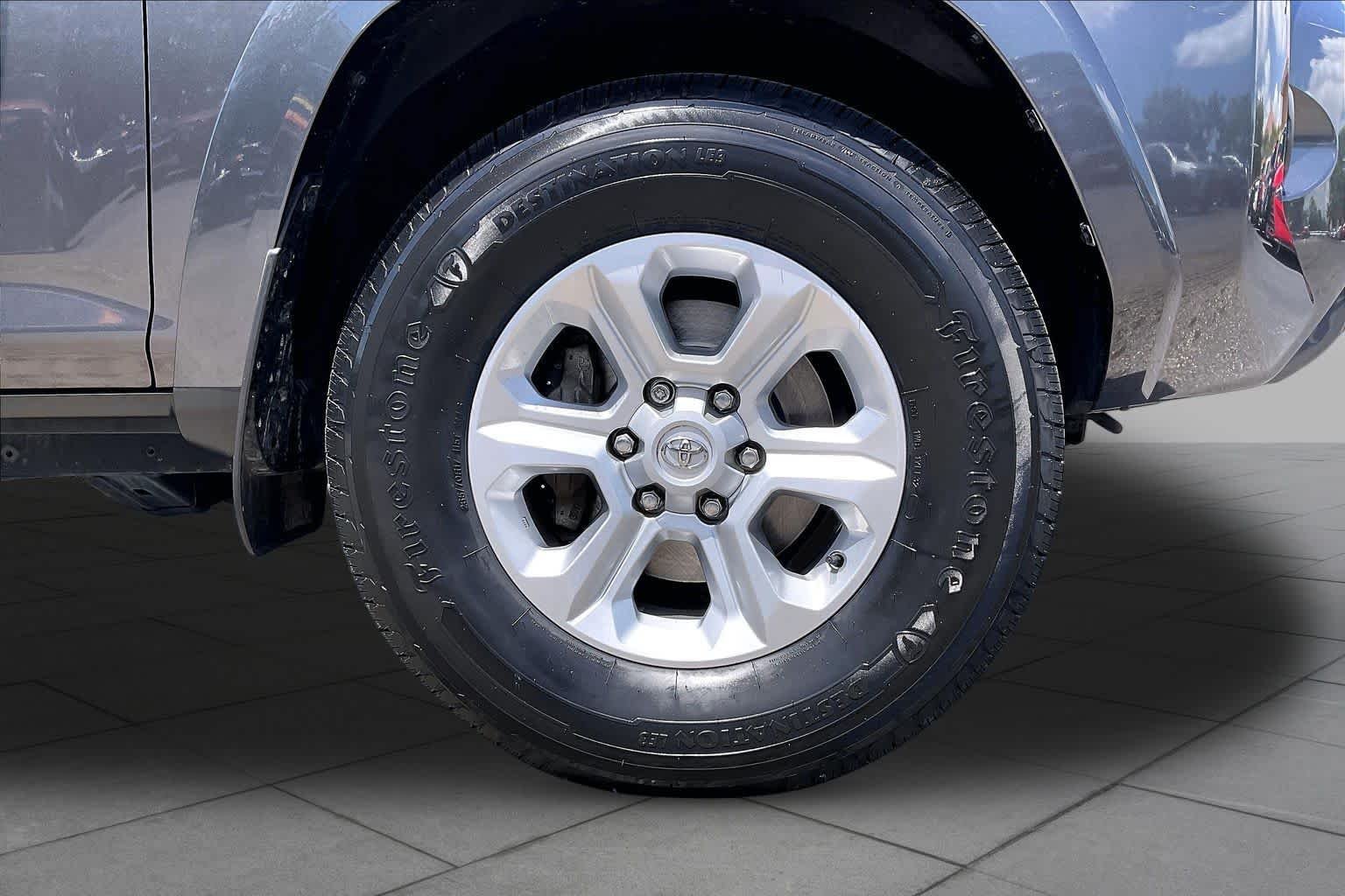 Used 2023 Magnetic Gray Metallic Toyota SR5 Premium image 10
