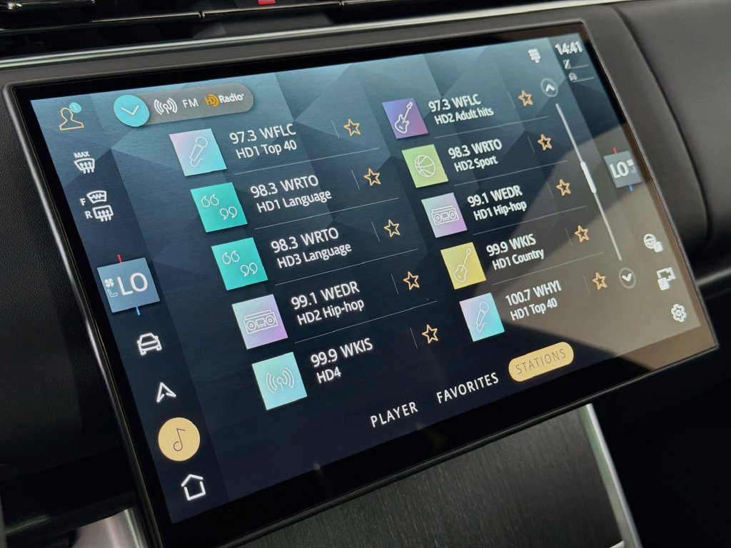 New 2027 Santorini Black Land Rover SE image 15