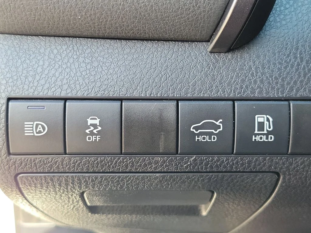 Used 2022 White Toyota LE image 14