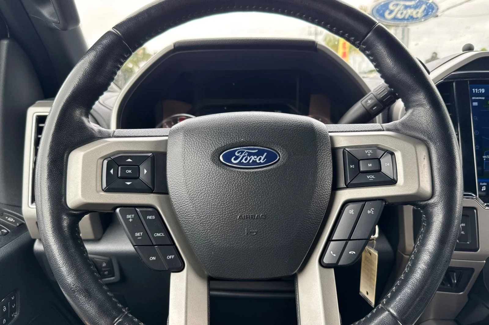 Used 2022 Gray Metallic Ford Lariat image 24