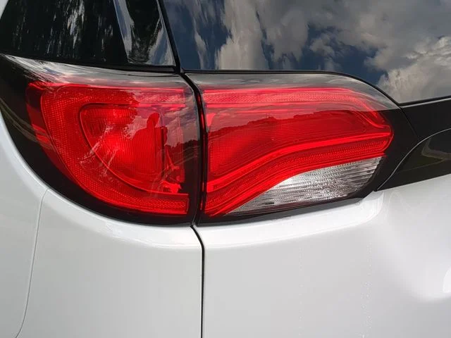 New 2025 Bright White Clear-Coat Exterior Paint Chrysler LX image 21