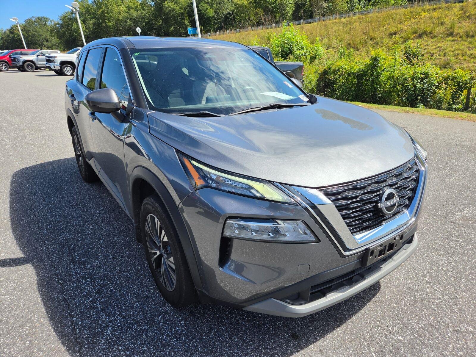 Used 2022 Grey Nissan SV image 3