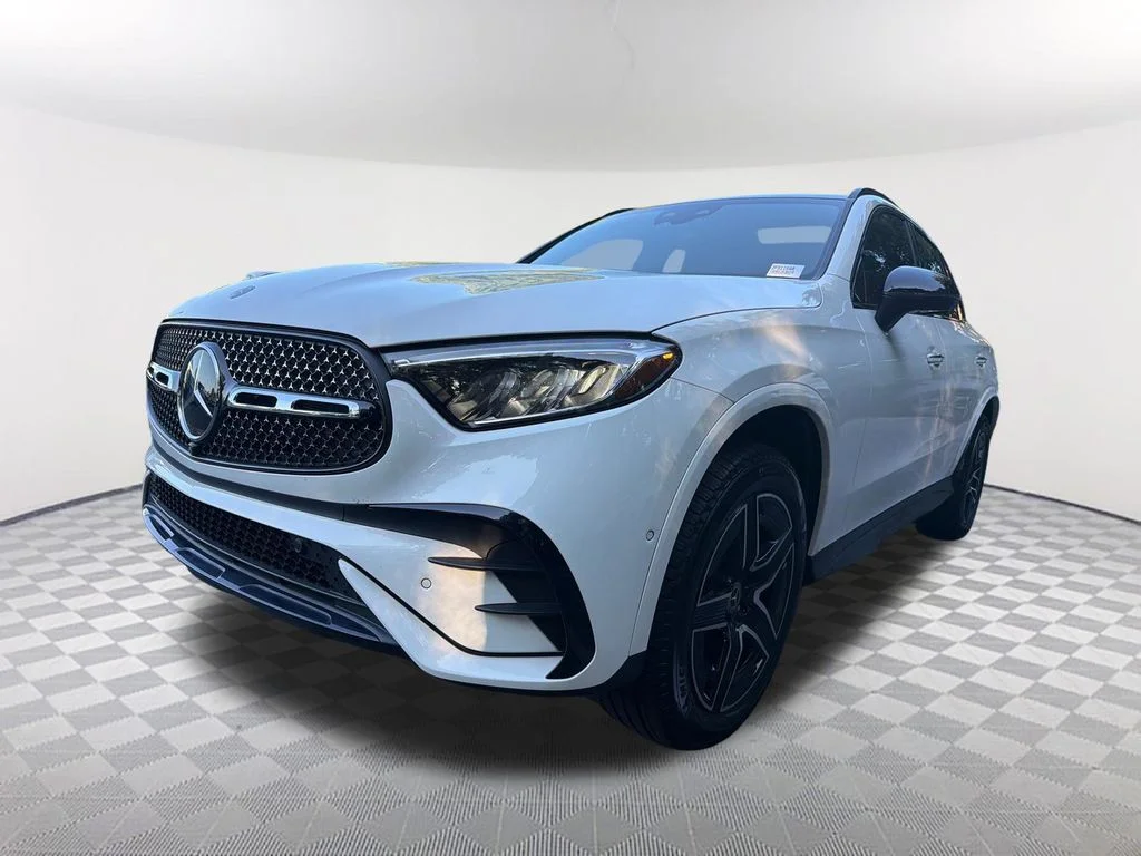 Used 2024  Mercedes-Benz GLC 300 image 1