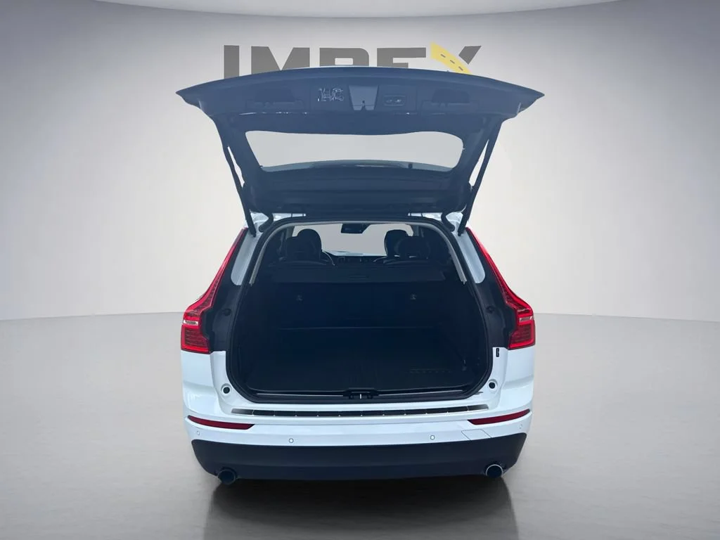 Used 2019  Volvo Momentum image 28