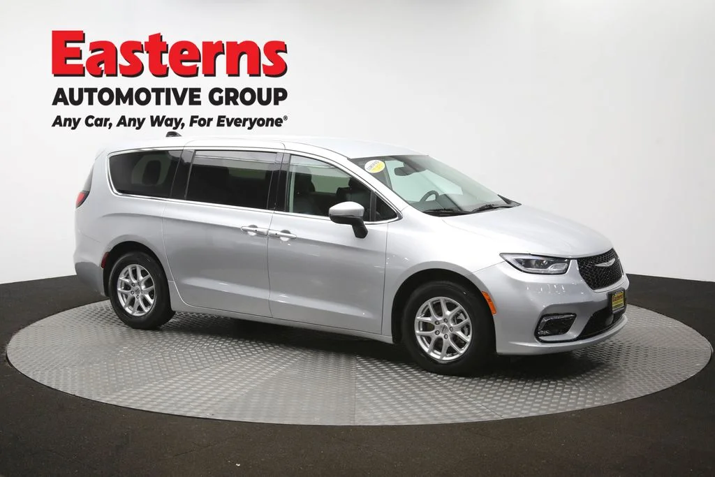 Used 2023 Silver Chrysler Touring L image 50
