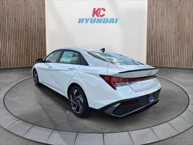 Used 2025 Serenity White Hyundai SEL Sport image 3