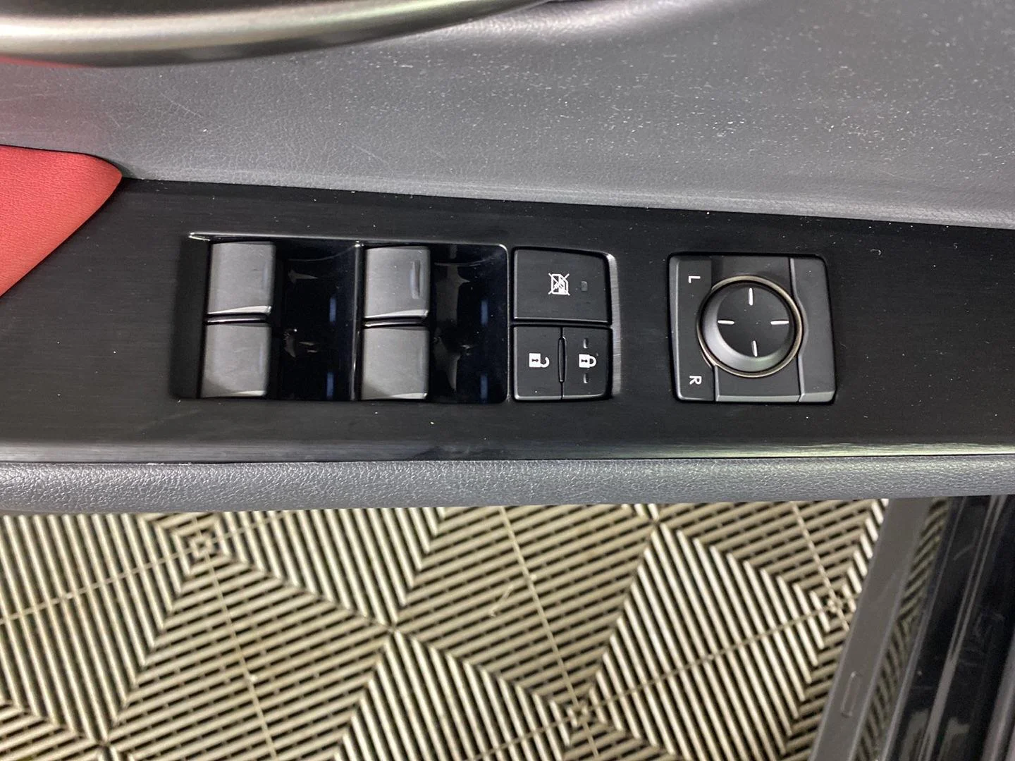 Used 2019  Lexus UX 250h F SPORT image 16
