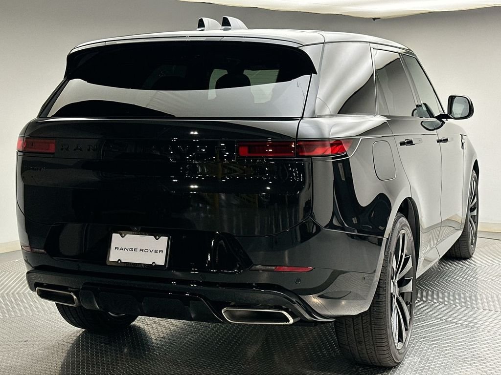 New 2027 Santorini Black Land Rover Dynamic SE image 3