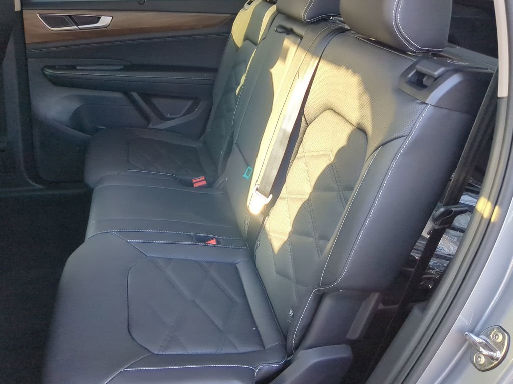 New 2026 Silver Volkswagen 2.0T SE w/Technology image 18