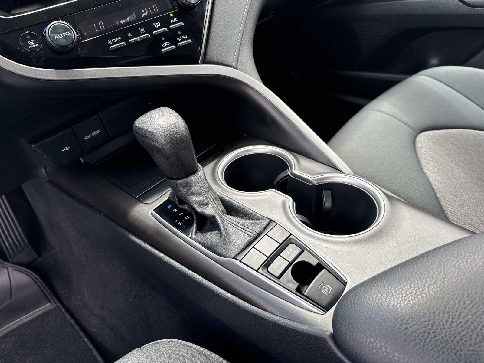 2021 Toyota Camry LE - Photo 25