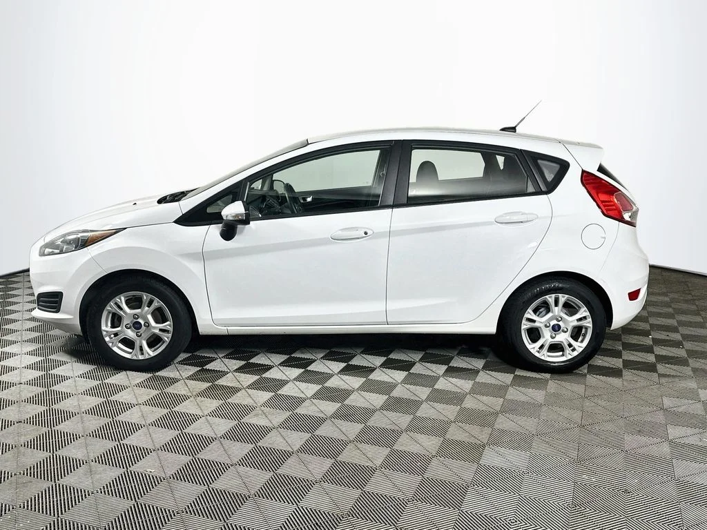 Used 2016 Oxford White Ford SE image 8