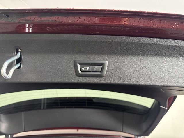 Used 2022  BMW xDrive30i image 13