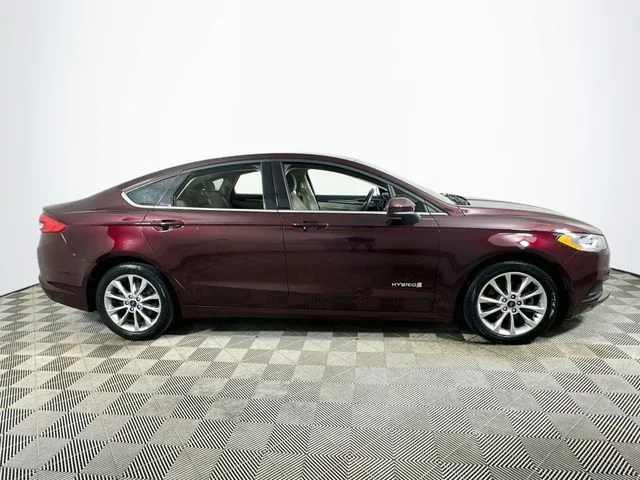 Pre-Owned 2017 Ford Fusion Hybrid SE