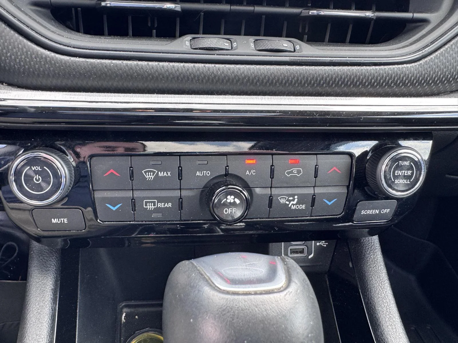 Used 2022 Billet Silver Metallic Clearcoat Jeep Trailhawk image 17
