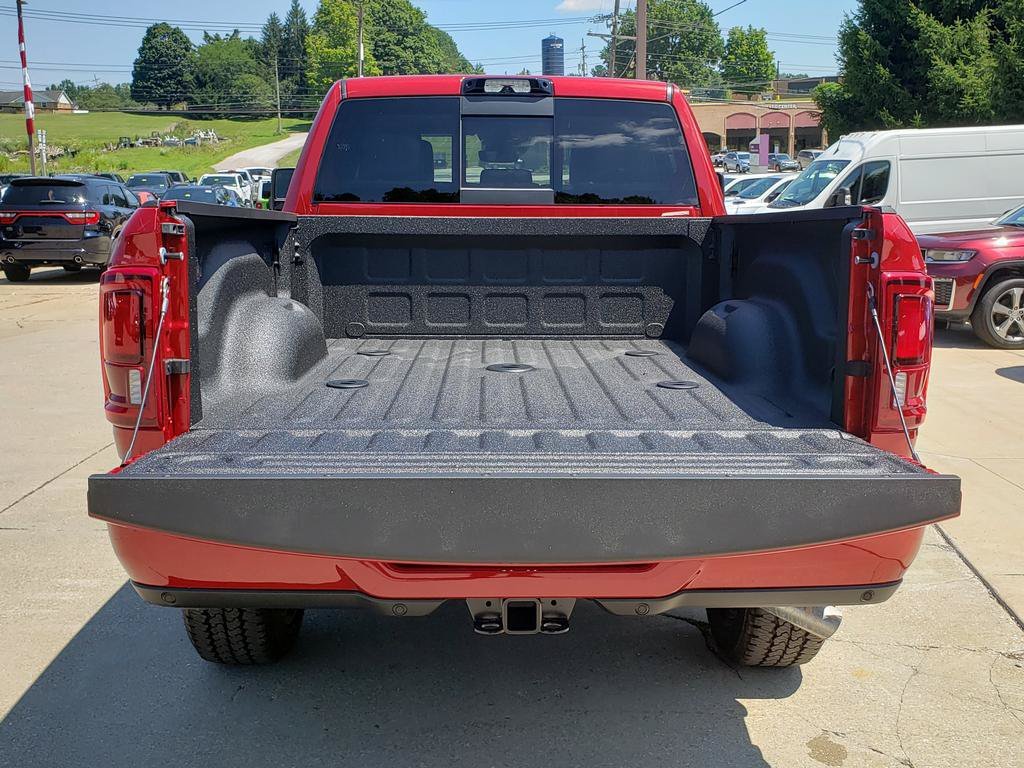 New 2026 Molten Red Pearl-Coat Exterior Paint RAM Laramie image 8