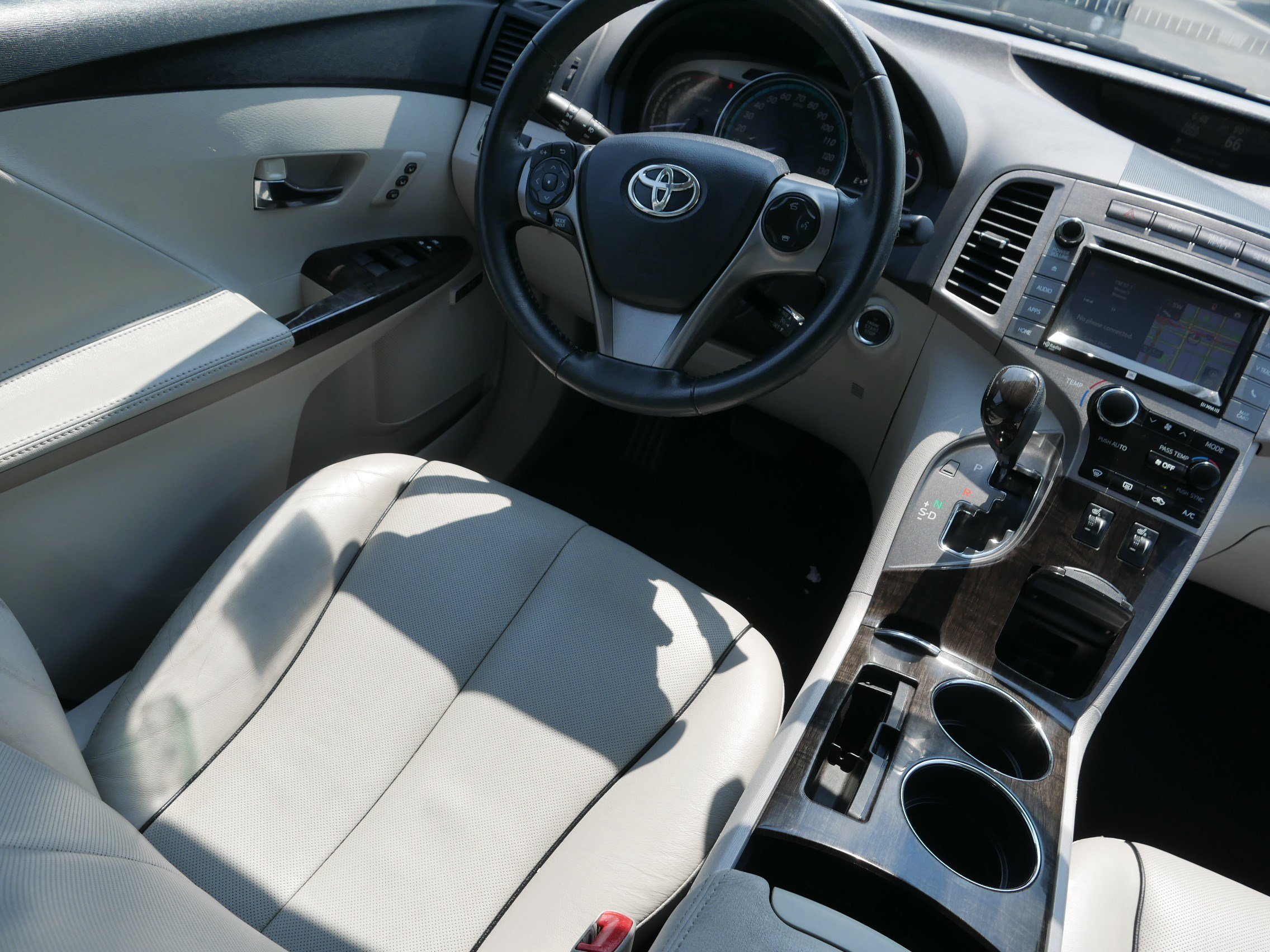 Used 2015 Celestial Silver Metallic Toyota Limited image 9