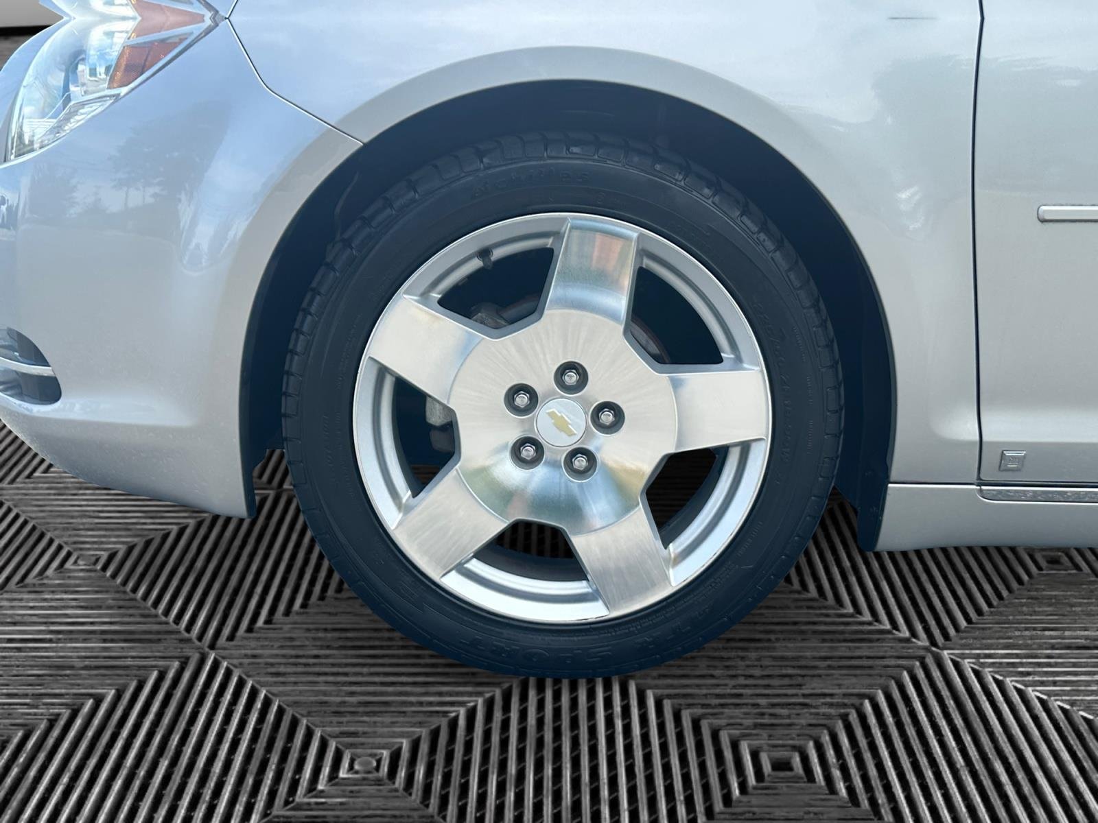 Used 2008 Silverstone Metallic Chevrolet LT w/2LT image 9