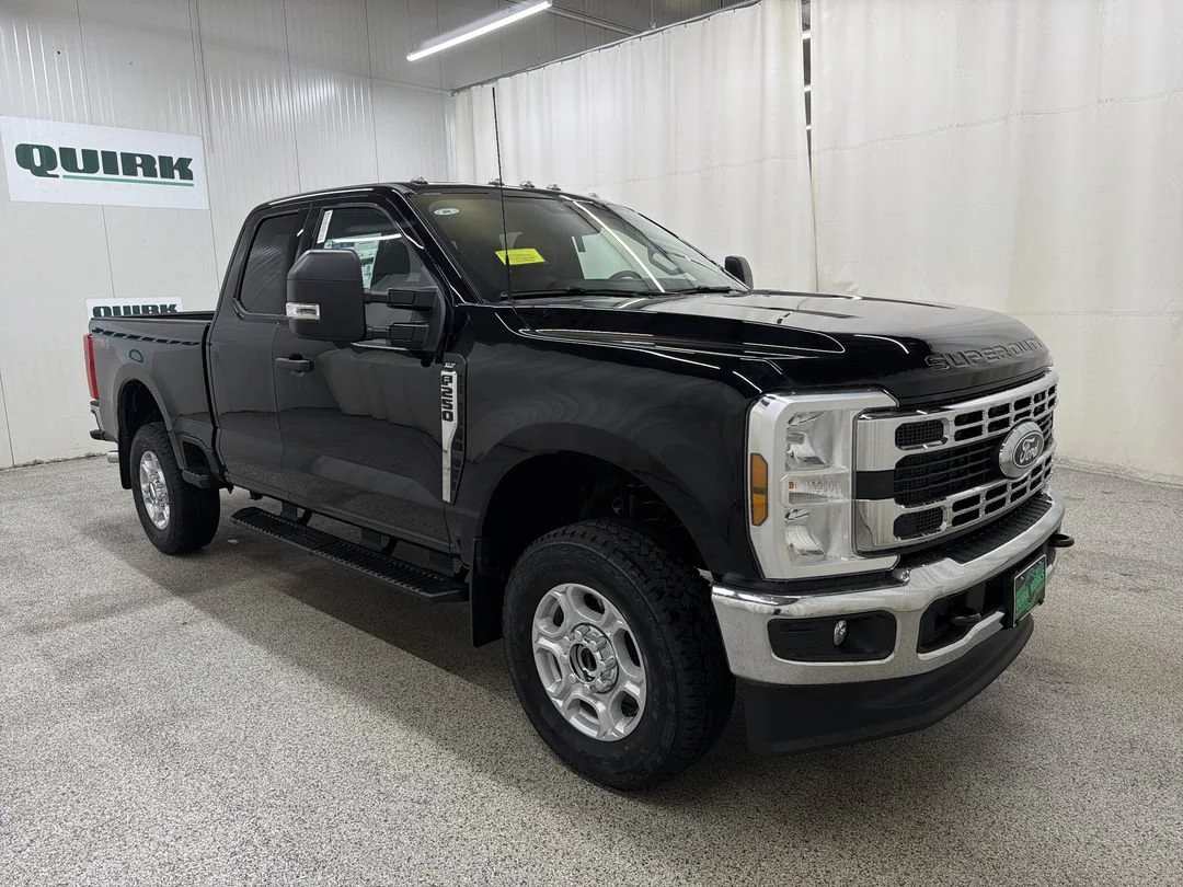 New 2027 Agate Black Metallic Ford F-250® XLT image 3