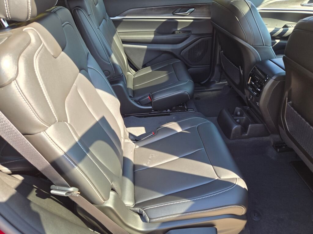 New 2025 Velvet Red Pearl-Coat Exterior Paint Jeep Limited image 10
