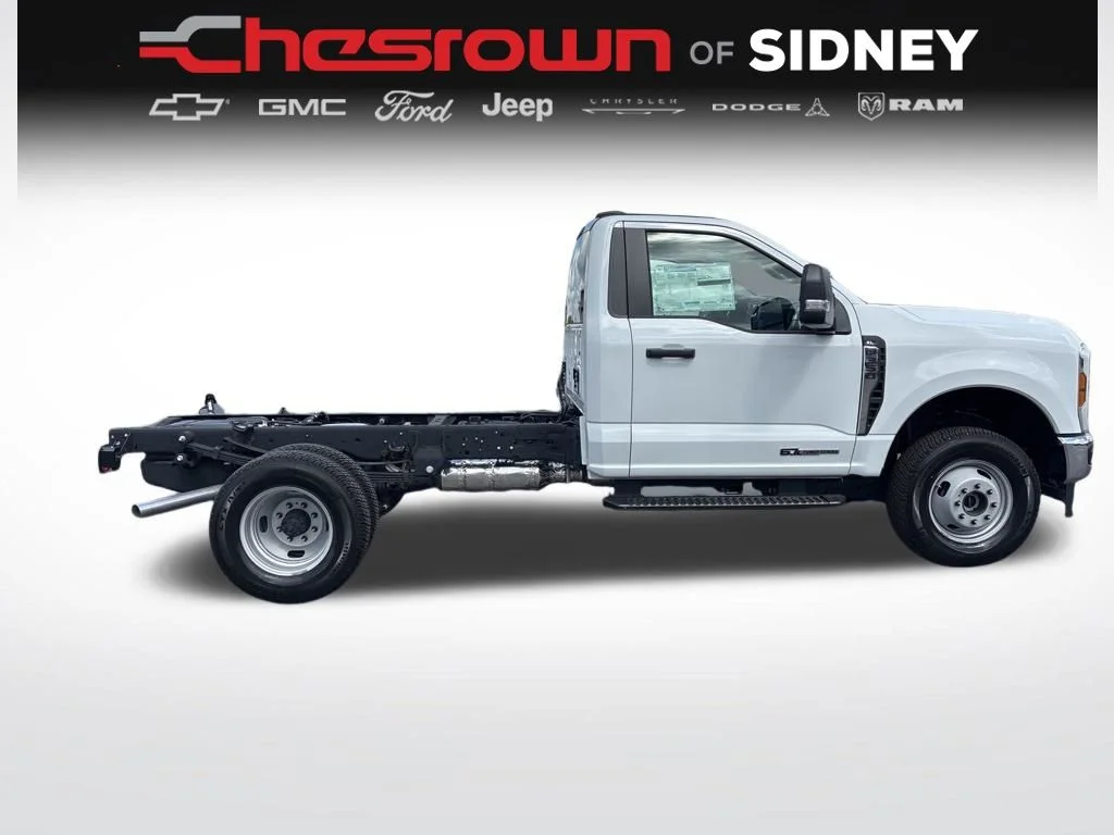 Used 2025 White Ford XL image 6