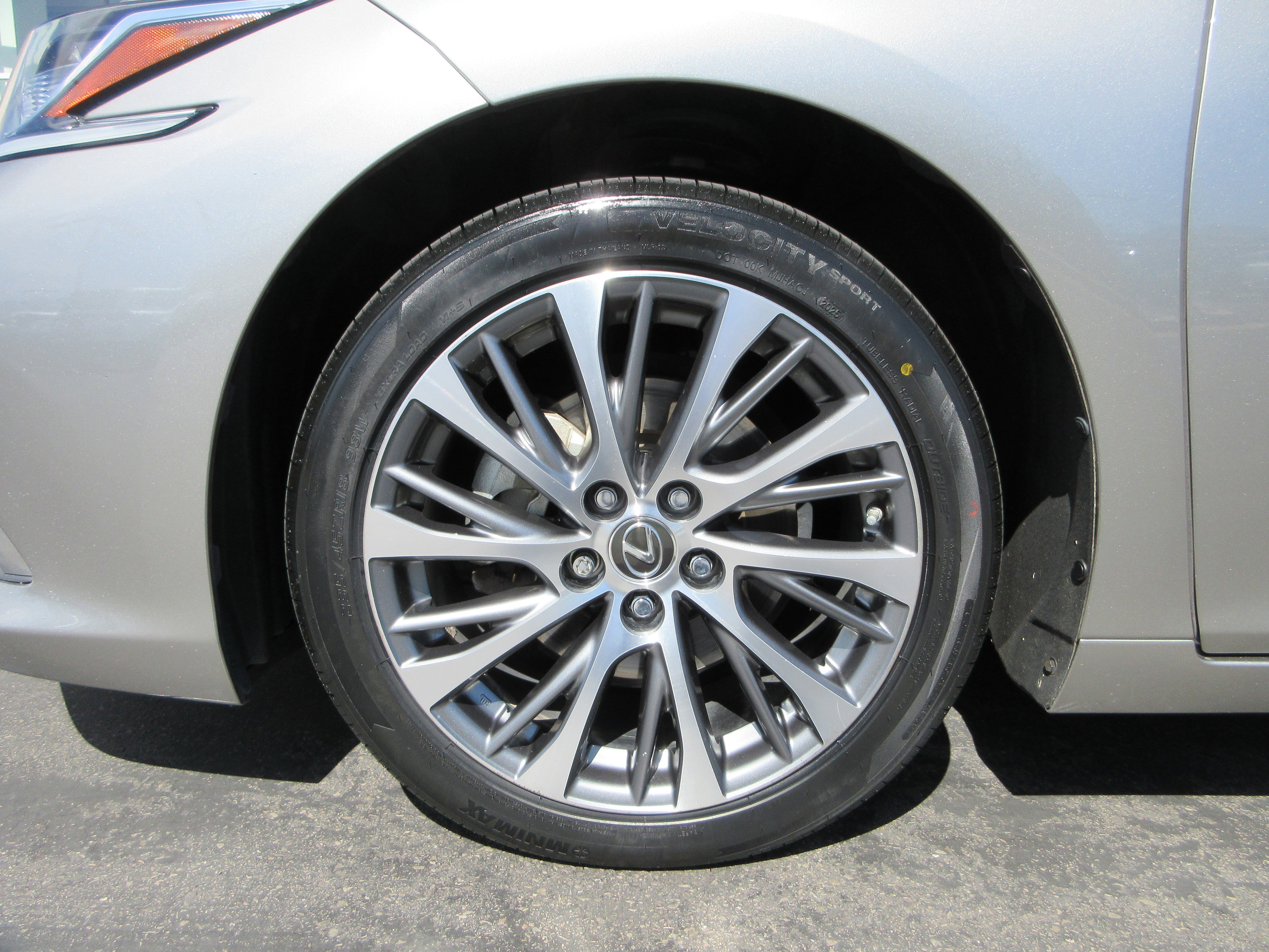 Used 2019 Atomic Silver Lexus 300h image 51