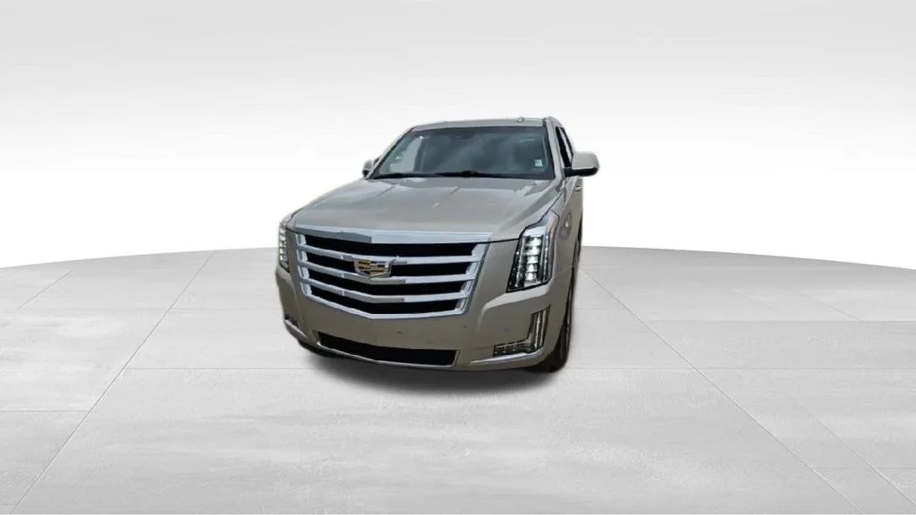 Used 2017 Silver Coast Metallic Cadillac Luxury image 3