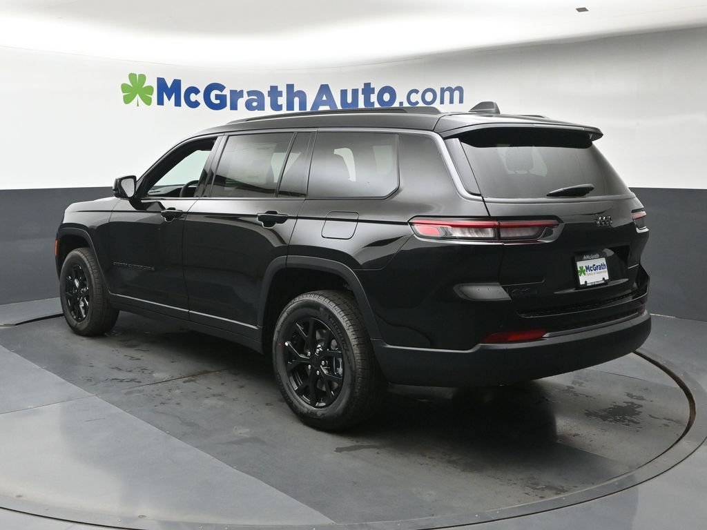 New 2026 Diamond Black Crystal Pearl-Coat Exterior Paint Jeep Altitude image 26