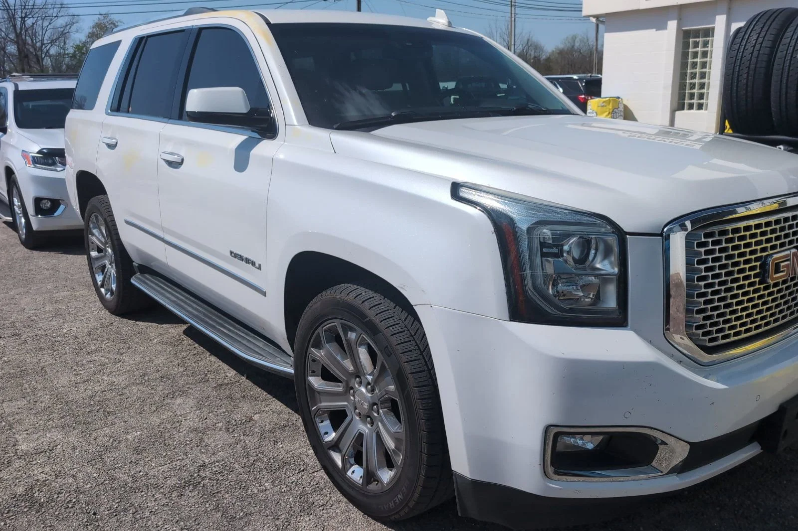 Used 2016 WHITE FROST TRICOAT GMC Denali image 2