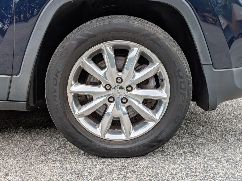 Used 2016 Blue Jeep Limited image 29
