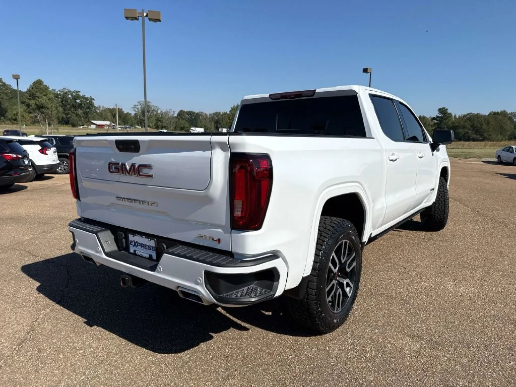 Used 2024 White GMC AT4 image 8