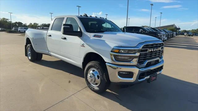 New 2026 Bright White Clear-Coat Exterior Paint RAM Tradesman image 3