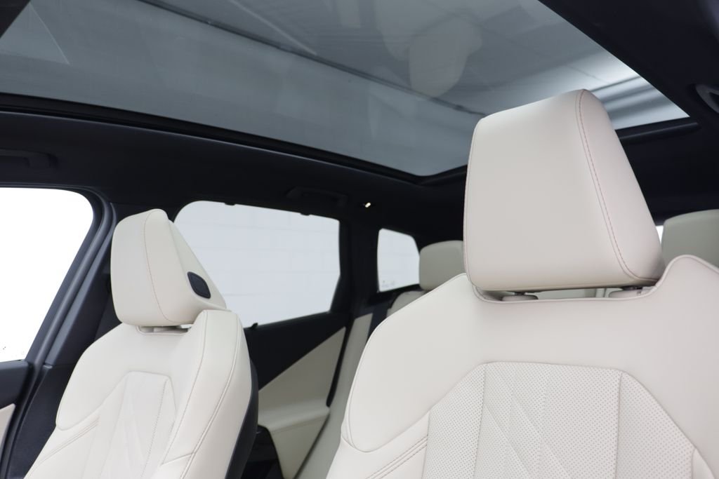 New 2026 Mineral White Metallic BMW 30 xDrive image 13