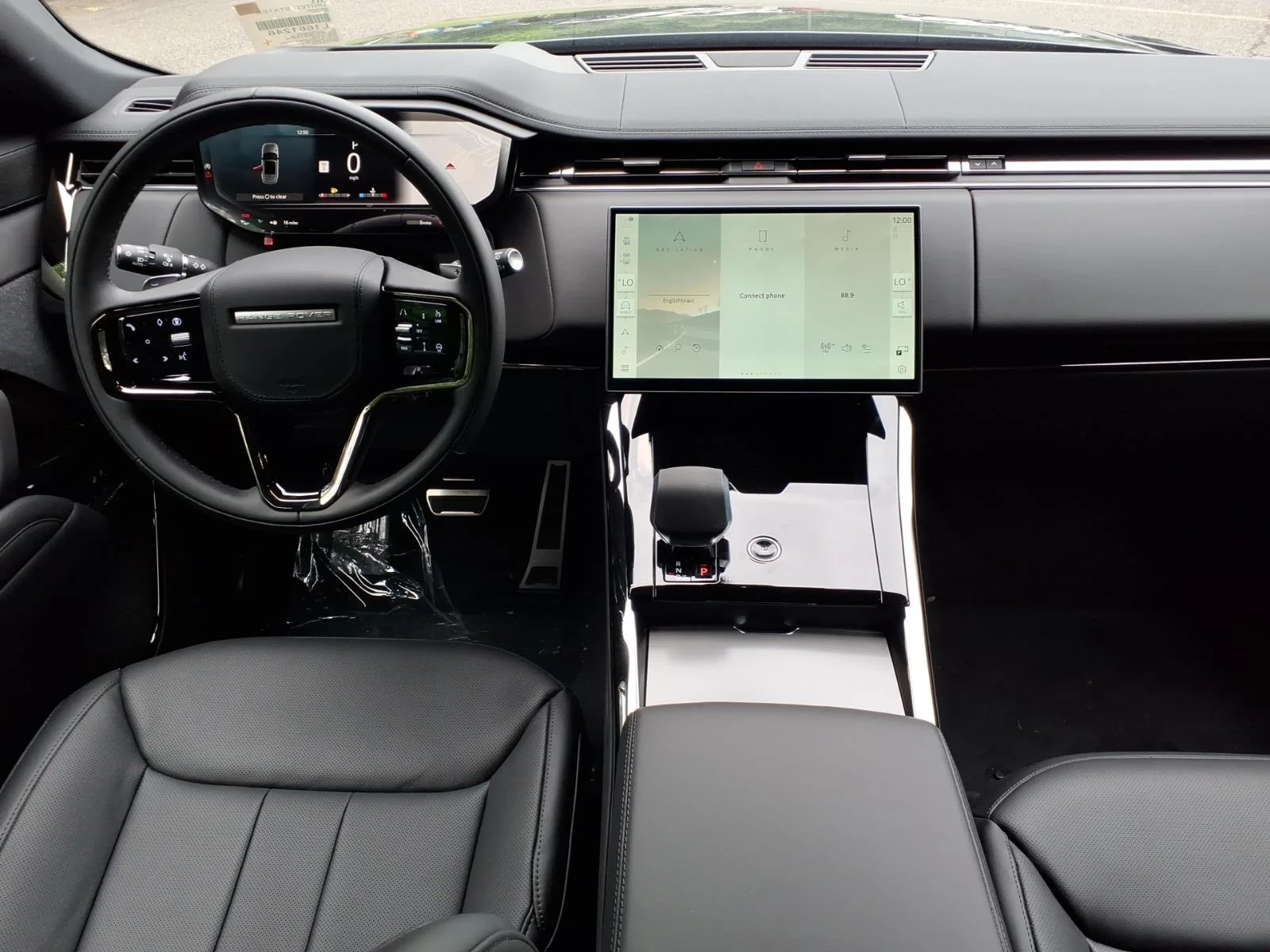 New 2026 Black Land Rover Dynamic SE image 4