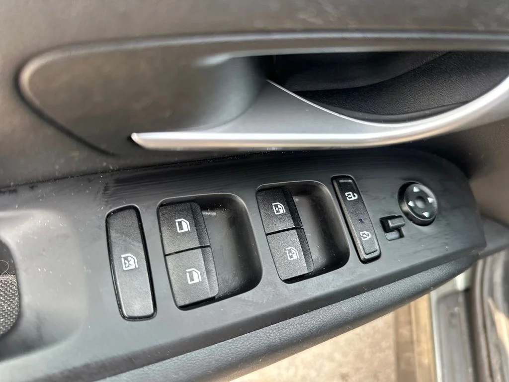 Used 2023 Amazon Gray Hyundai SEL image 11