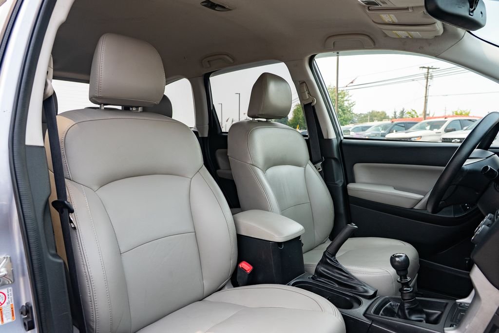 Used 2014 Ice Silver Metallic Subaru 2.5i Premium image 29