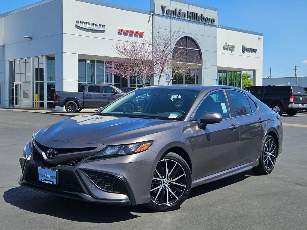 Used 2024 Predawn Gray Mica Toyota SE image 2