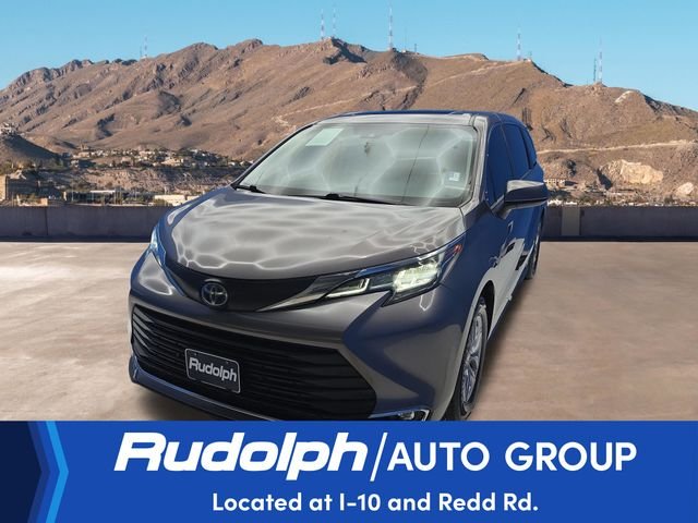 2022 Toyota Sienna XLE 8-Passenger Hybrid FWD's photo