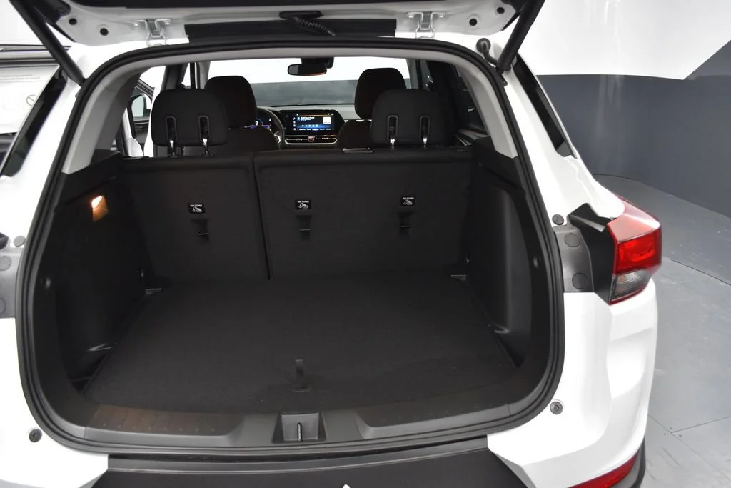 New 2026 Summit White Chevrolet LT image 20