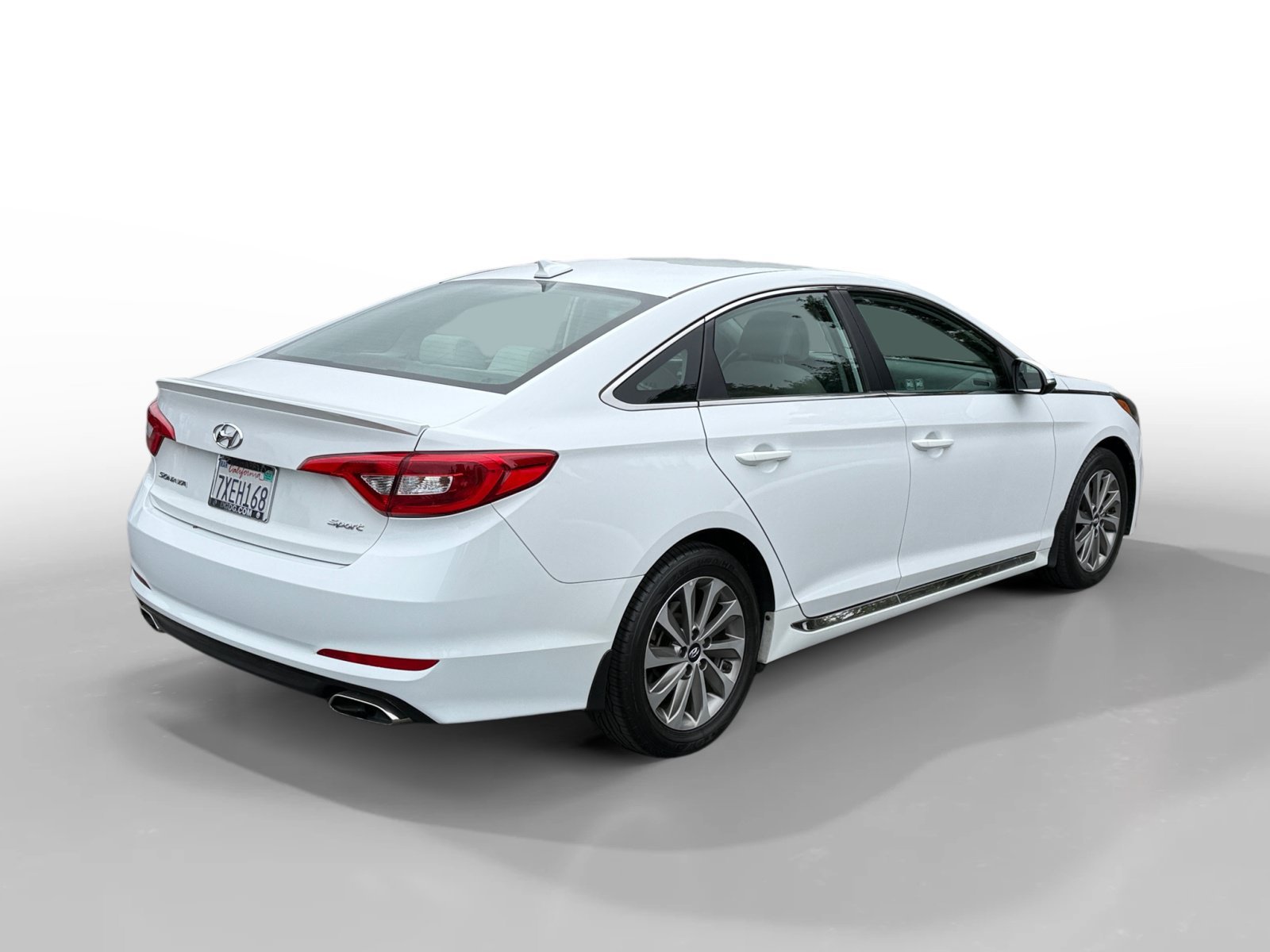 Used 2017 Quartz White Pearl Hyundai Sport image 5