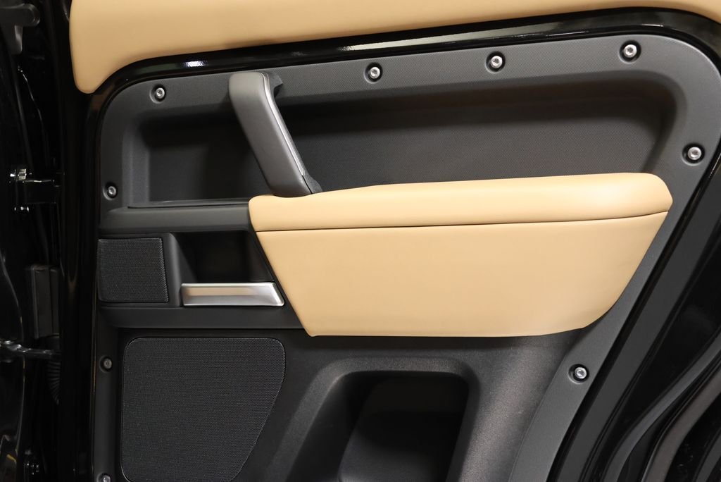 New 2026 Santorini Black Land Rover S image 43