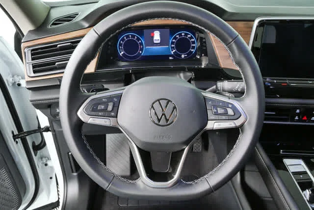 New 2026 Opal White Pearl Volkswagen 2.0T SE w/Technology image 8