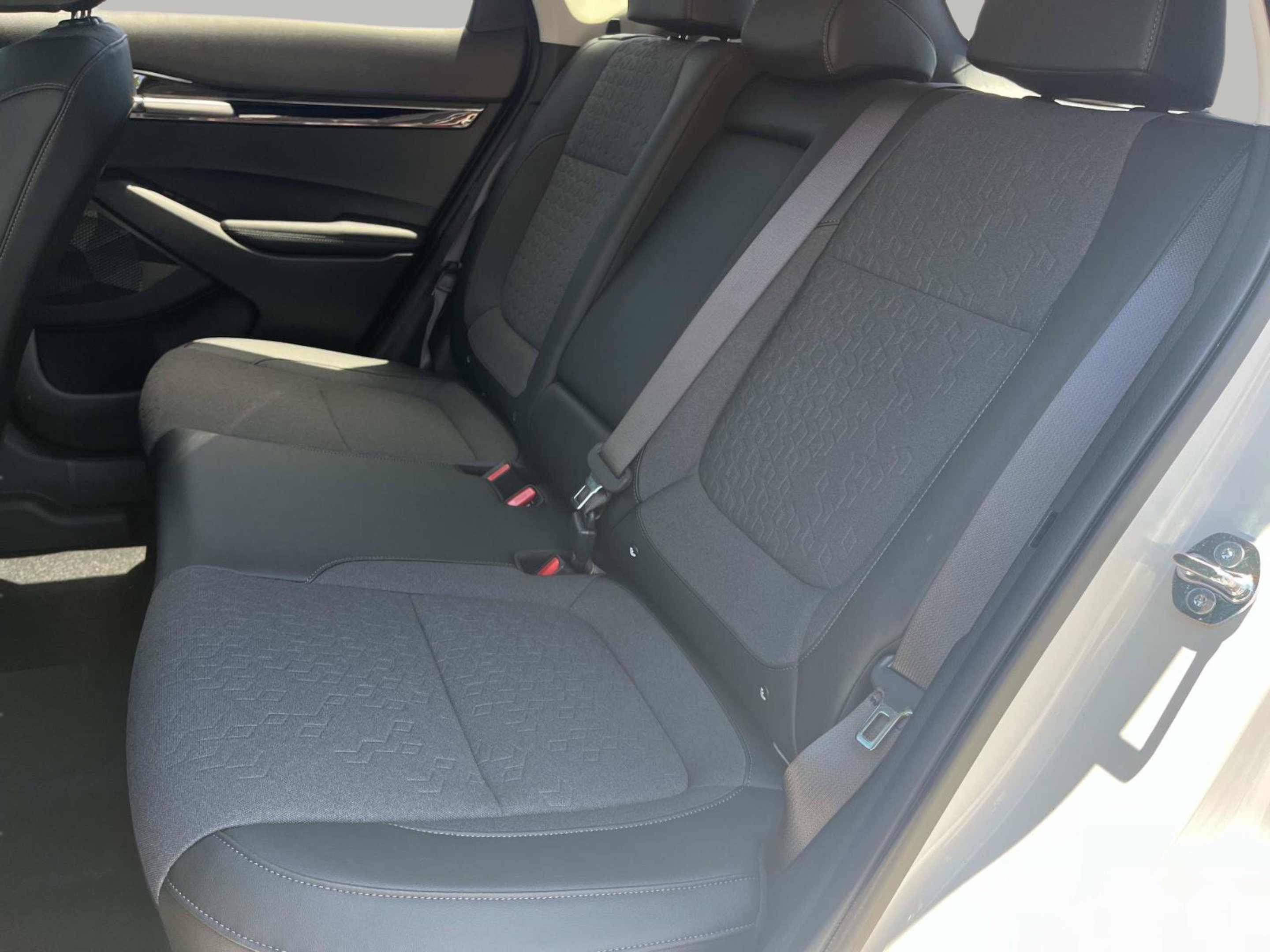 New 2026 Snow White Pearl Kia S image 17