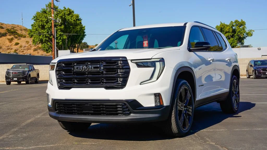 New 2026 Summit White GMC Elevation image 2