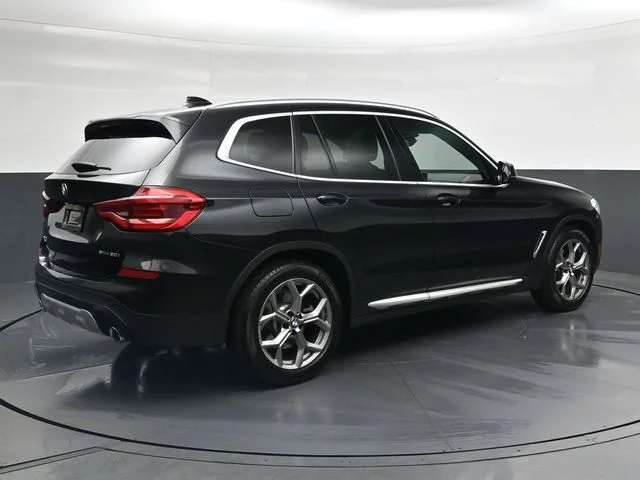 Used 2021 Black BMW sDrive30i image 4